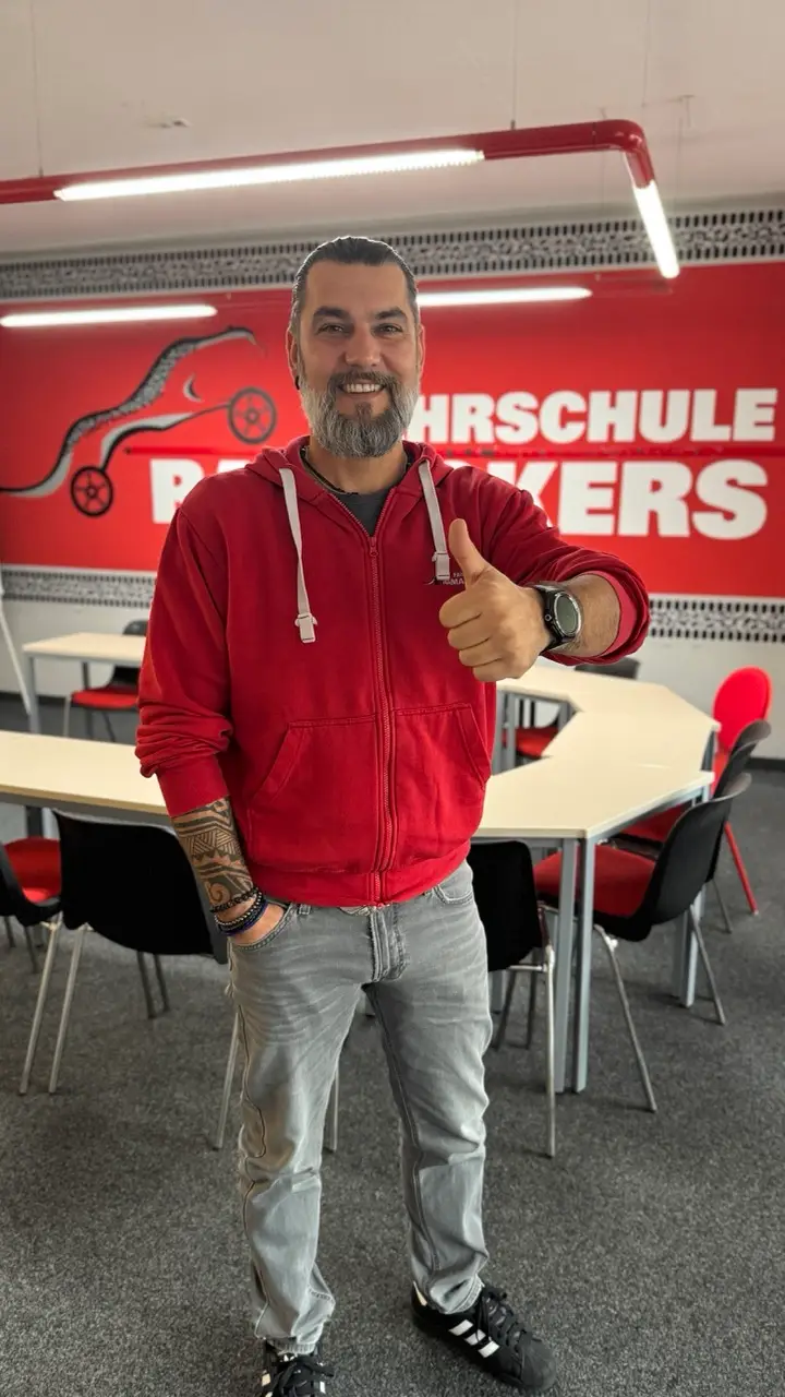 Florian Ramackers, Inhaber der Fahrschule Ramackers in Würzburg